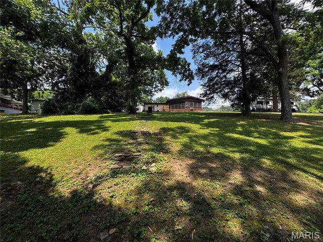14280 W Sunrise Lake Drive, De Soto, MO 63020