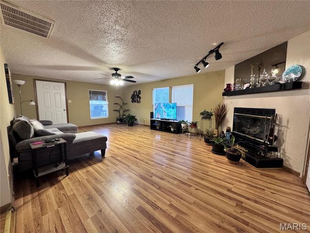 14280 W Sunrise Lake Drive, De Soto, MO 63020