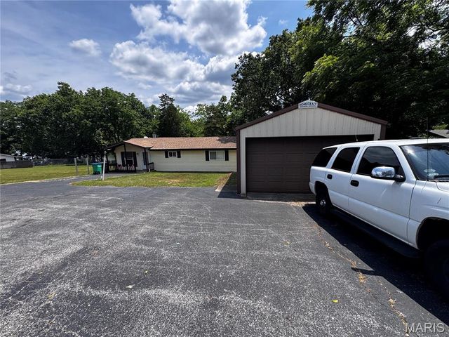 14280 W Sunrise Lake Drive, De Soto, MO 63020