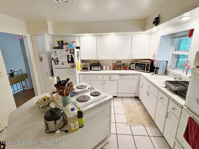 85 N Putt Corners Road, New Paltz, NY 12561
