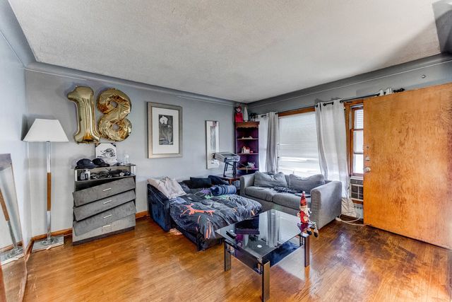 7255 S Artesian Avenue, Chicago, IL 60629