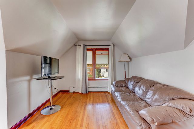 7255 S Artesian Avenue, Chicago, IL 60629