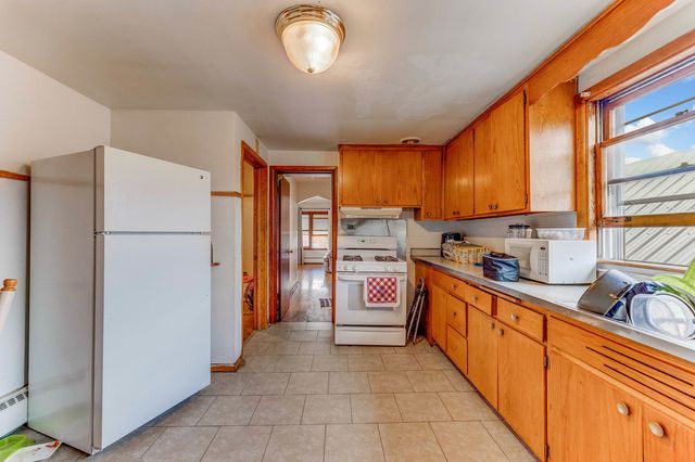 7255 S Artesian Avenue, Chicago, IL 60629