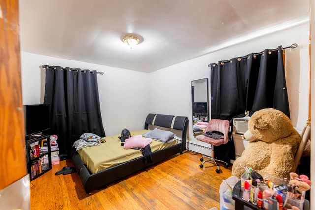 7255 S Artesian Avenue, Chicago, IL 60629