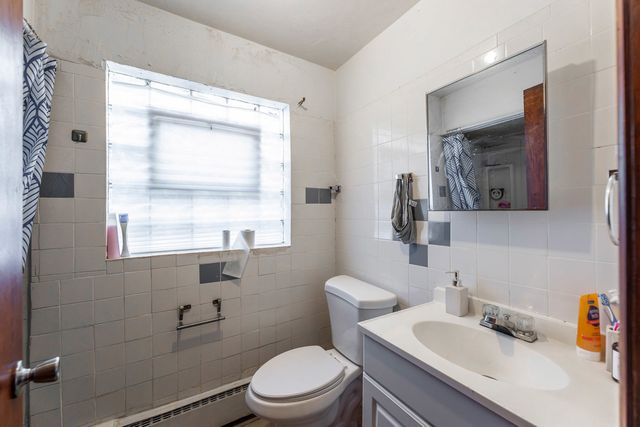 7255 S Artesian Avenue, Chicago, IL 60629