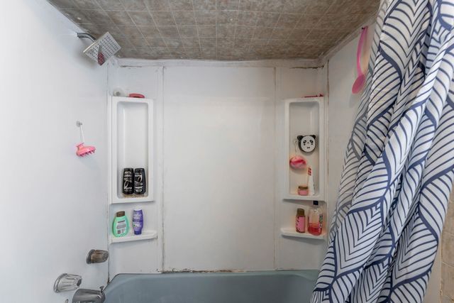 7255 S Artesian Avenue, Chicago, IL 60629