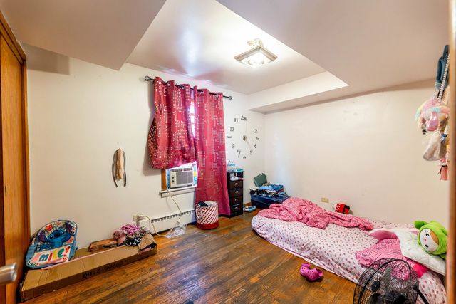 7255 S Artesian Avenue, Chicago, IL 60629