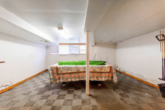 7255 S Artesian Avenue, Chicago, IL 60629