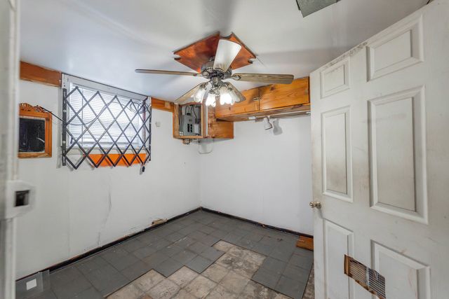 7255 S Artesian Avenue, Chicago, IL 60629