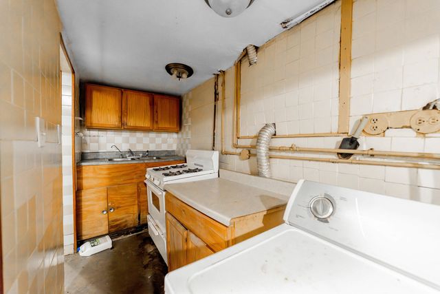 7255 S Artesian Avenue, Chicago, IL 60629