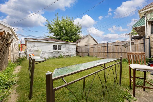 7255 S Artesian Avenue, Chicago, IL 60629