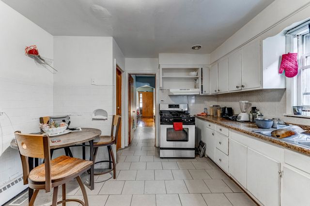 7255 S Artesian Avenue, Chicago, IL 60629