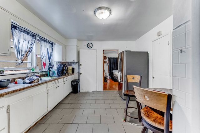 7255 S Artesian Avenue, Chicago, IL 60629