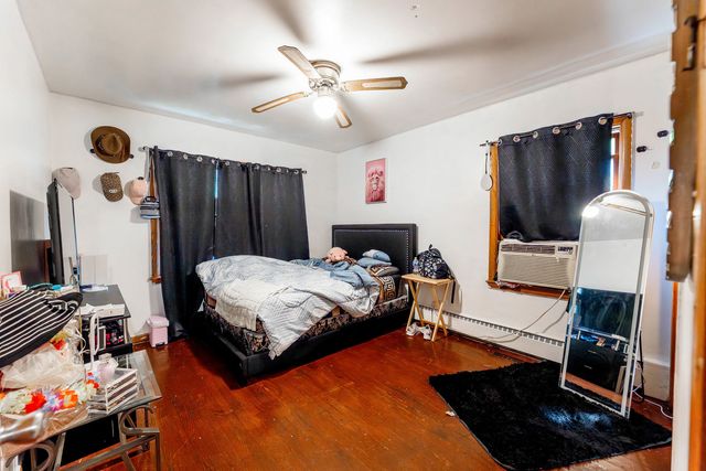 7255 S Artesian Avenue, Chicago, IL 60629