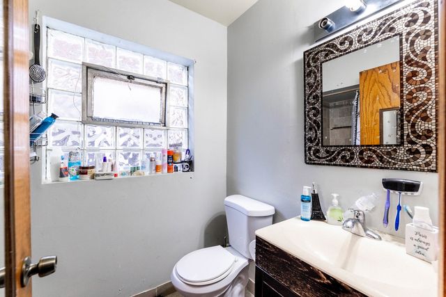 7255 S Artesian Avenue, Chicago, IL 60629