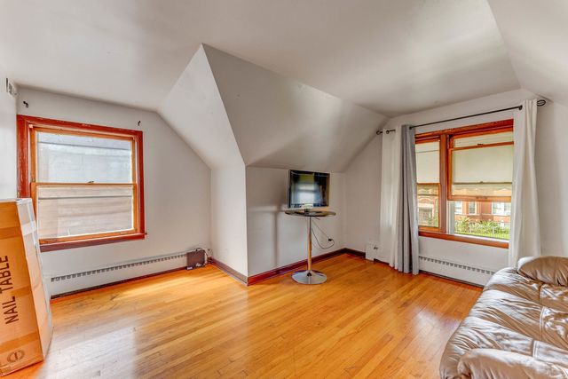 7255 S Artesian Avenue, Chicago, IL 60629