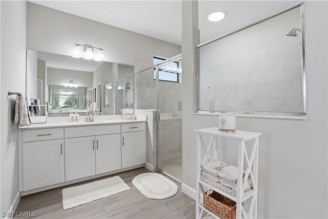 1384 Birdie DR, Naples, FL 34120