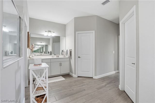 1384 Birdie DR, Naples, FL 34120