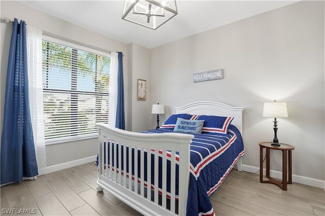 1384 Birdie DR, Naples, FL 34120