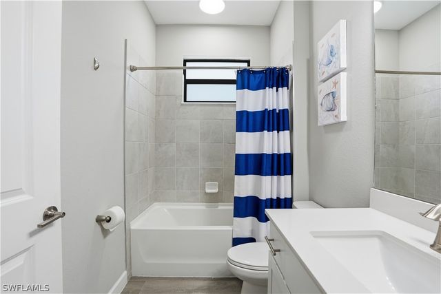 1384 Birdie DR, Naples, FL 34120