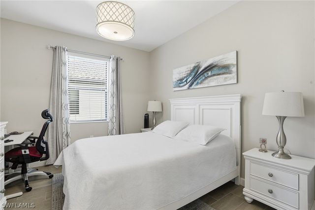 1384 Birdie DR, Naples, FL 34120