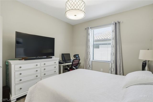 1384 Birdie DR, Naples, FL 34120