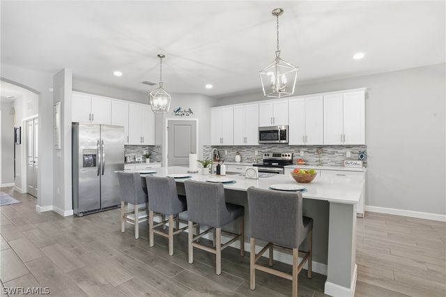 1384 Birdie DR, Naples, FL 34120