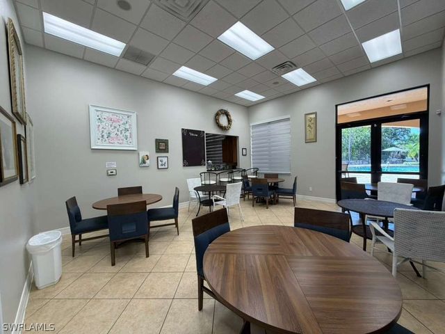 1384 Birdie DR, Naples, FL 34120