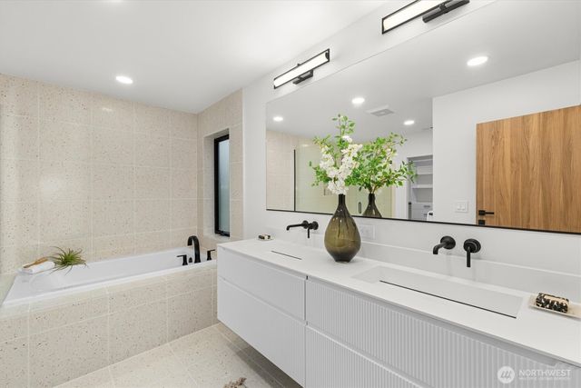 11340 23rd Avenue NE, Seattle, WA 98125
