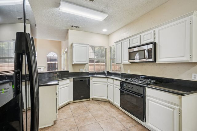 9354 Riverwalk Lane, Irving, TX 75063