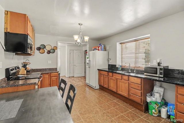 235 Alberta Street, Auburn Hills, MI 48326