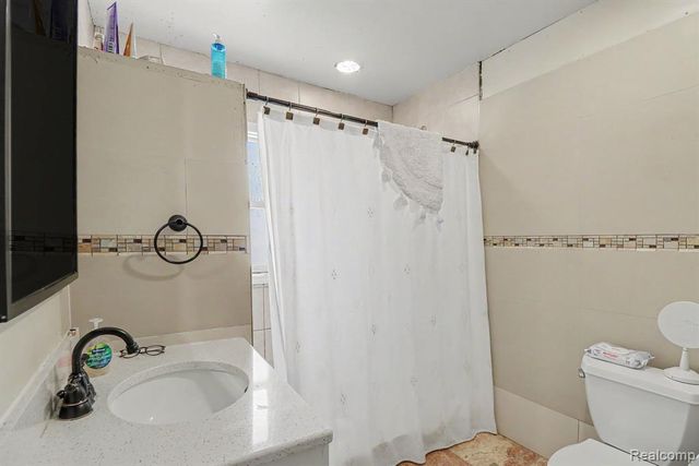 235 Alberta Street, Auburn Hills, MI 48326
