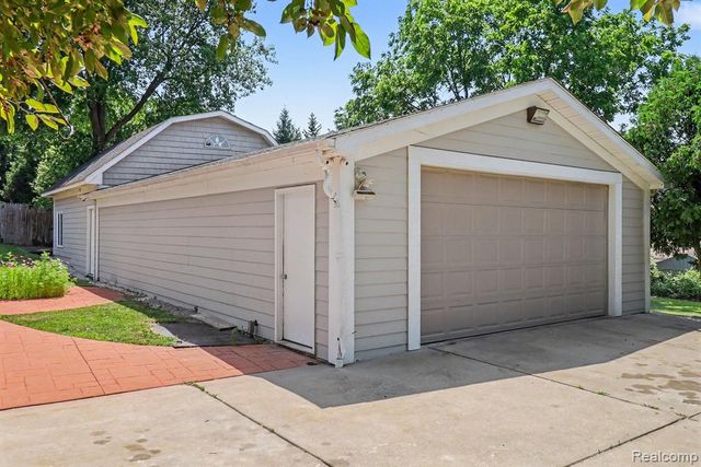 235 Alberta Street, Auburn Hills, MI 48326