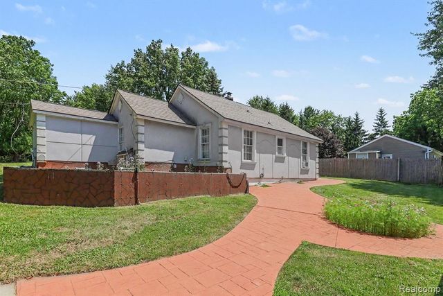 235 Alberta Street, Auburn Hills, MI 48326