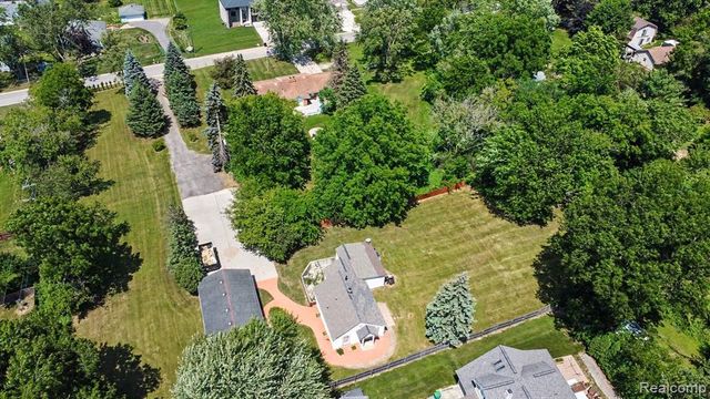 235 Alberta Street, Auburn Hills, MI 48326