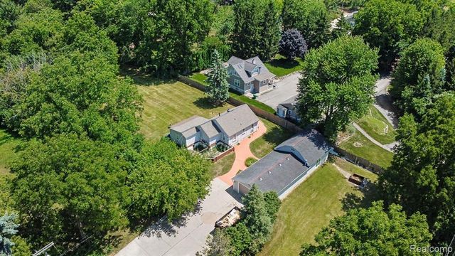 235 Alberta Street, Auburn Hills, MI 48326