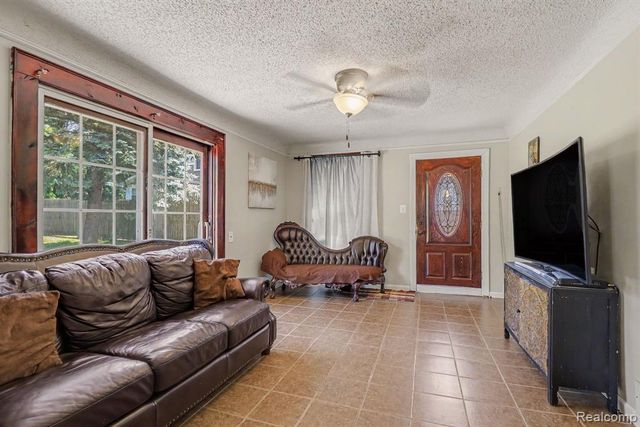 235 Alberta Street, Auburn Hills, MI 48326