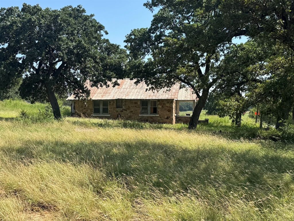 3264 Fruitland Road, Bowie, TX 76230