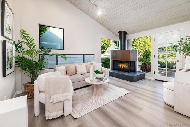 219 11th Street, Del Mar, CA 92014