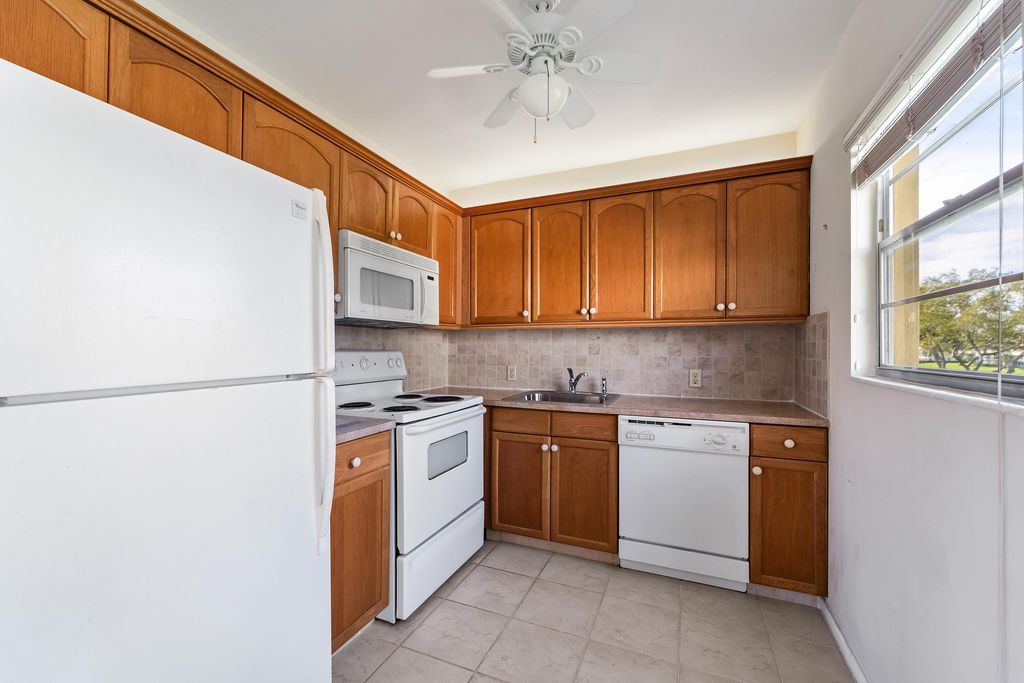 200 Dorset E, Boca Raton, FL 33434