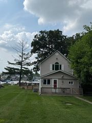 1809 N Woodlawn Park Avenue, Mchenry, IL 60051