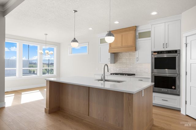 9528 Green Cottage Ave, Kuna, ID 83634