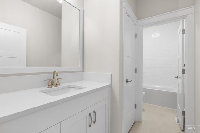 9528 Green Cottage Ave, Kuna, ID 83634