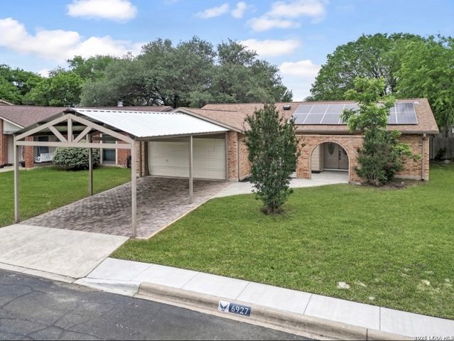 6927 SUNSET VILLAGE DR, San Antonio, TX 78249