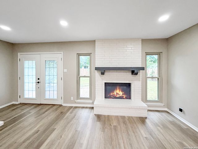 6927 SUNSET VILLAGE DR, San Antonio, TX 78249
