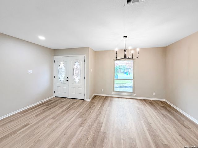 6927 SUNSET VILLAGE DR, San Antonio, TX 78249