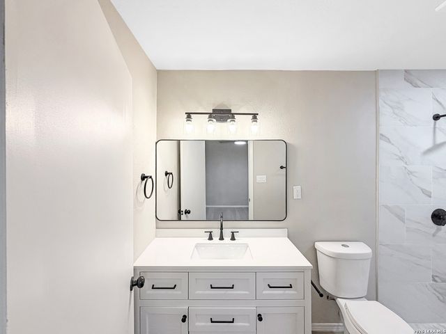 6927 SUNSET VILLAGE DR, San Antonio, TX 78249