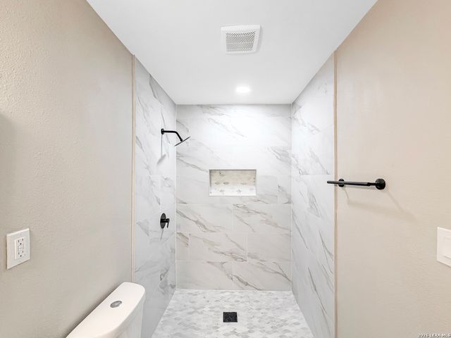 6927 SUNSET VILLAGE DR, San Antonio, TX 78249