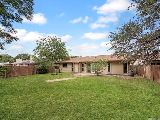 6927 SUNSET VILLAGE DR, San Antonio, TX 78249