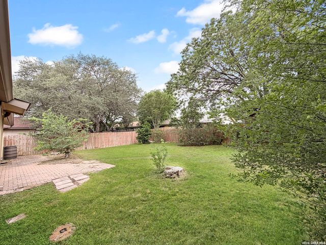 6927 SUNSET VILLAGE DR, San Antonio, TX 78249